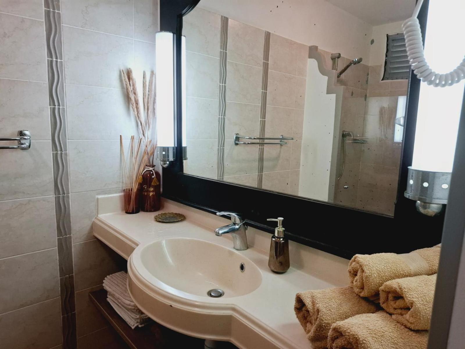 Suite 4 Pers Dans Village Vacances Sainte-Anne  Exteriér fotografie